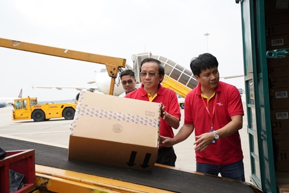 Hãng hàng không Vietjet miễn phí và ưu tiên vận chuyển hàng hóa cứu trợ đến khu vực miền Trung.